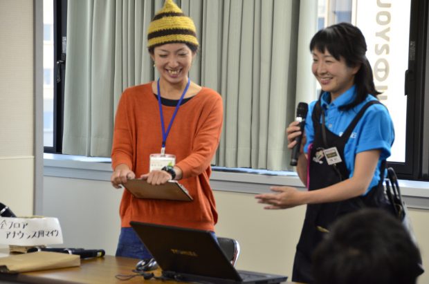 山口市の魅力をPRする奥山隊員とふるさと回帰センター職員の平尾さん