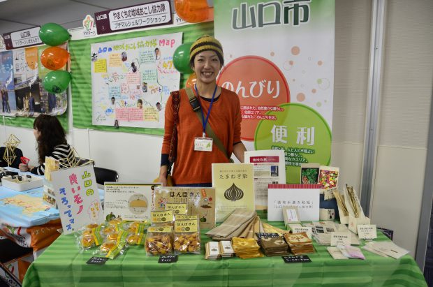 特産品販売では、くりまさるを使ったかりんとう「ぱんぽきん」が早々に売り切れ